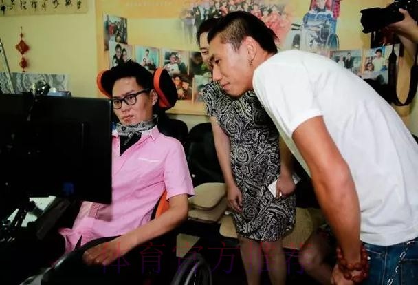 兑现诺言 中国之队赠送电视给渐冻人王甲